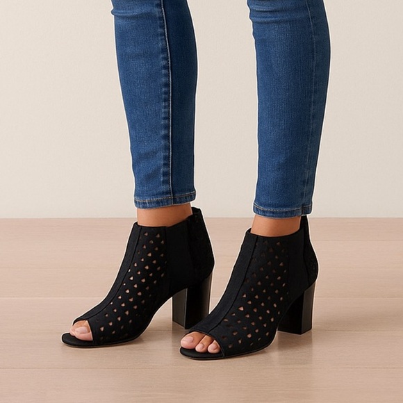 Aquatalia Shari Black Suede Caged Cutout Ankle Booties Peep Toe Leather 6.5 - Picture 10 of 10
